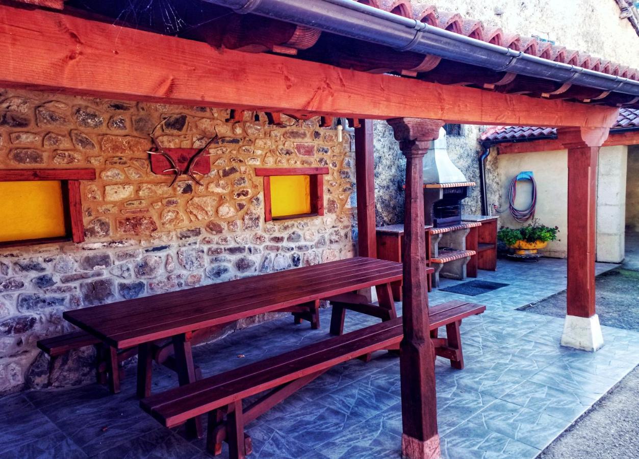 Casa Rural Buron Posada De Valdeon Exteriör bild